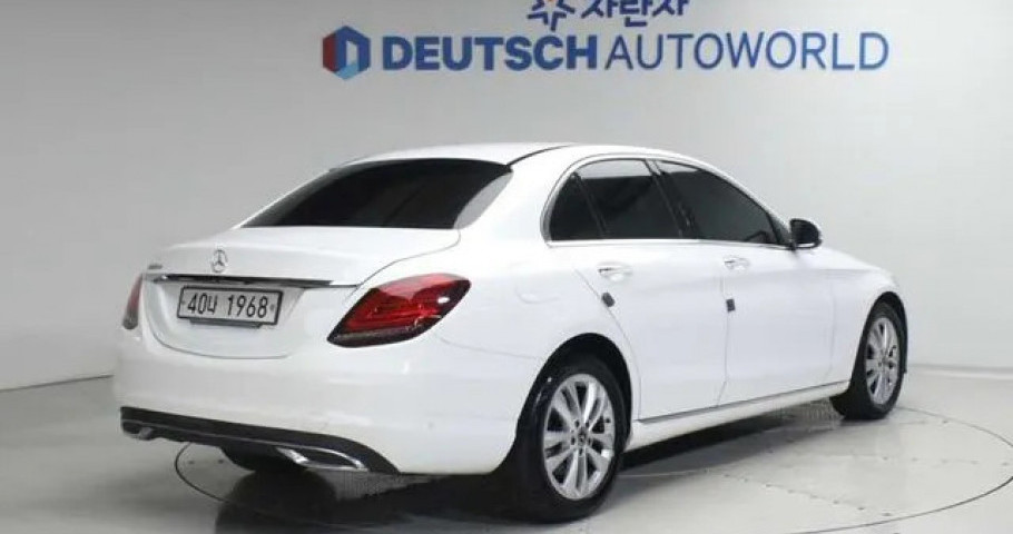 Mercedes-Benz C-Class 