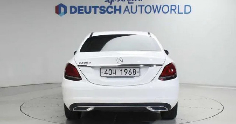 Mercedes-Benz C-Class 