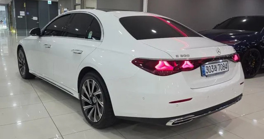 Mercedes-Benz E-Class 