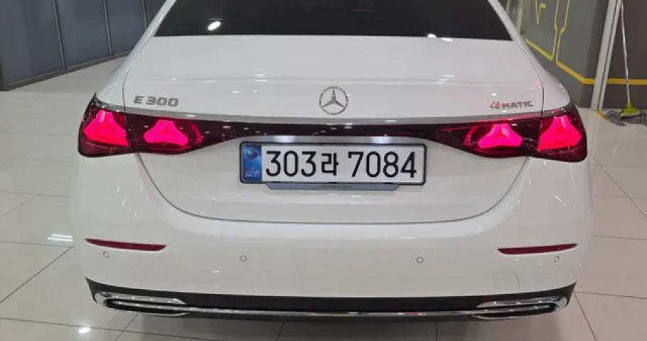 Mercedes-Benz E-Class 