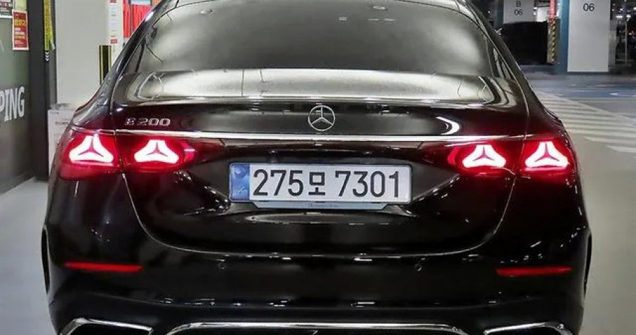 Mercedes-Benz E-Class 