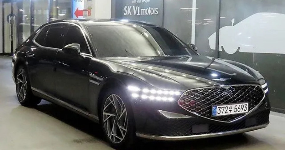 Genesis G90 