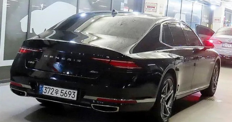 Genesis G90 