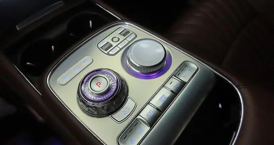 Genesis G90 