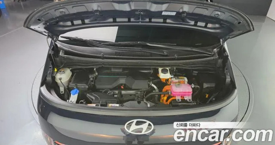 Hyundai Staria 