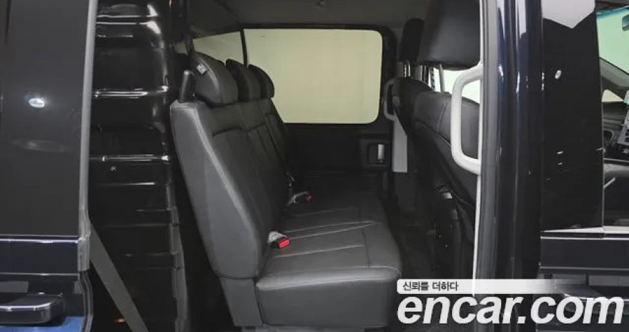 Hyundai Staria 
