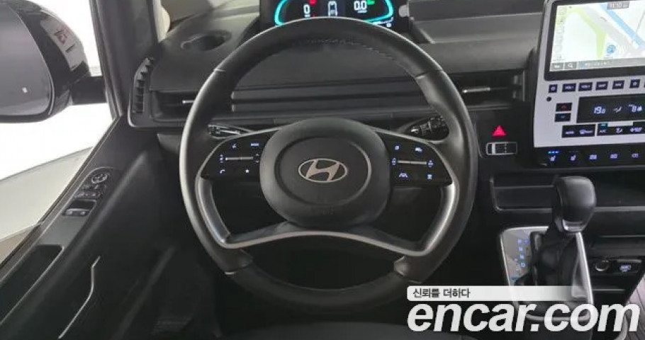 Hyundai Staria 