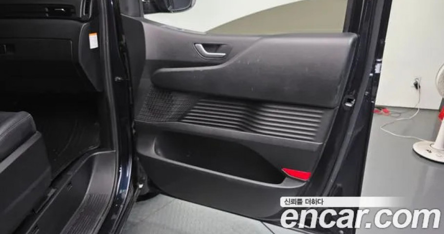 Hyundai Staria 