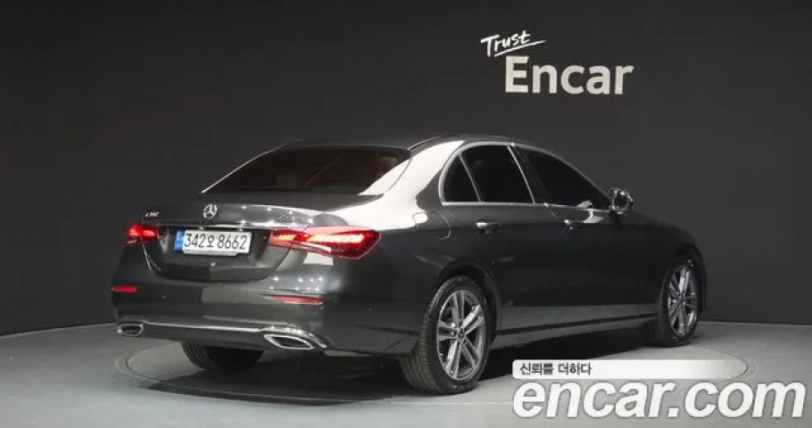 Mercedes-Benz E-Class 