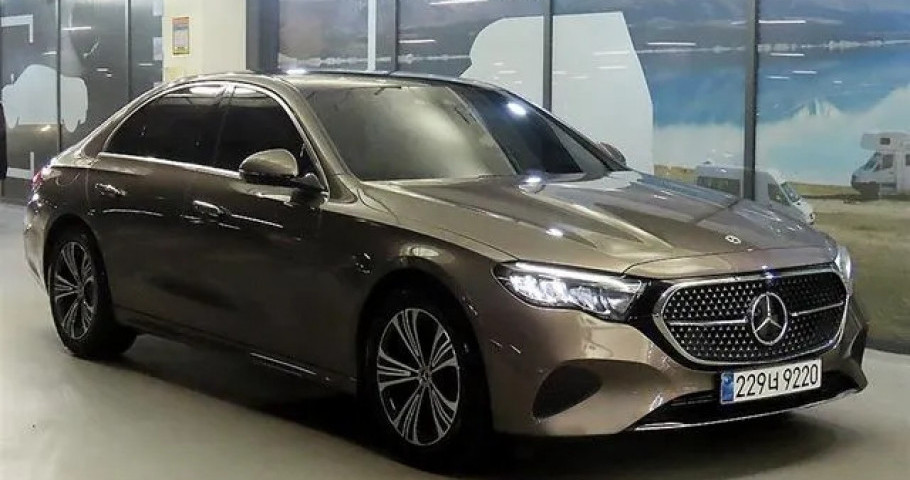 Mercedes-Benz E-Class 