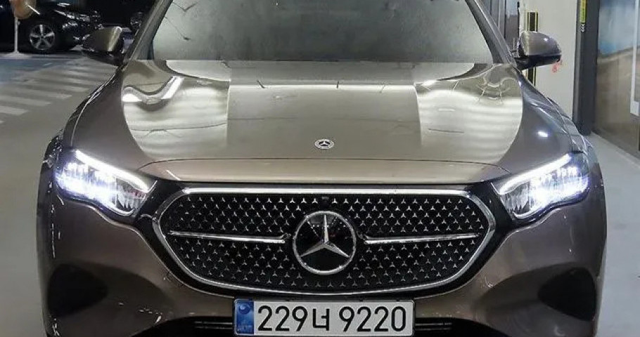 Mercedes-Benz E-Class 