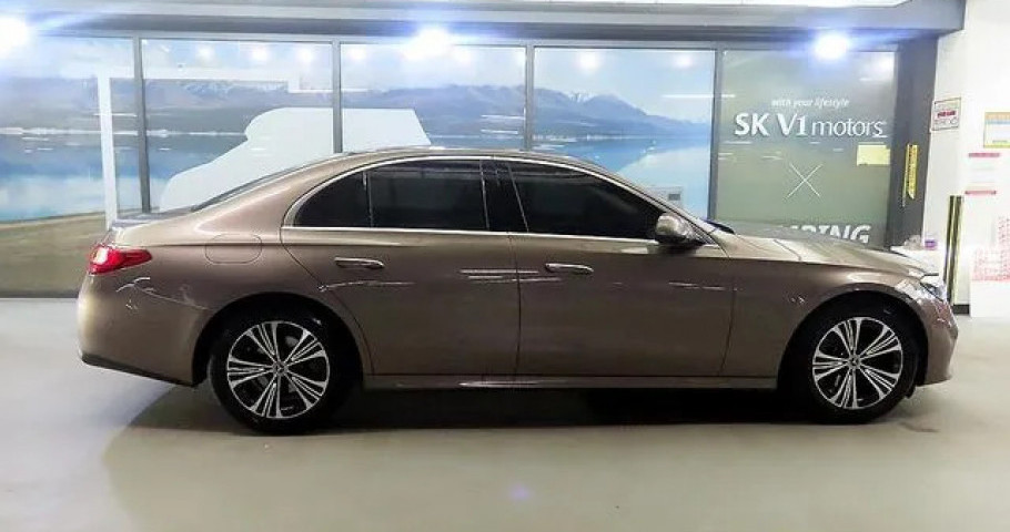 Mercedes-Benz E-Class 