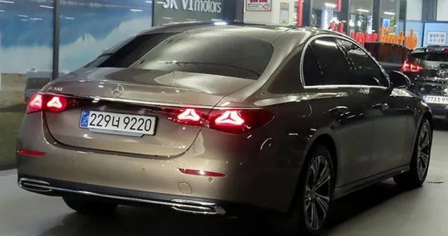 Mercedes-Benz E-Class 