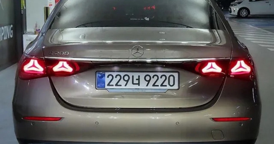 Mercedes-Benz E-Class 