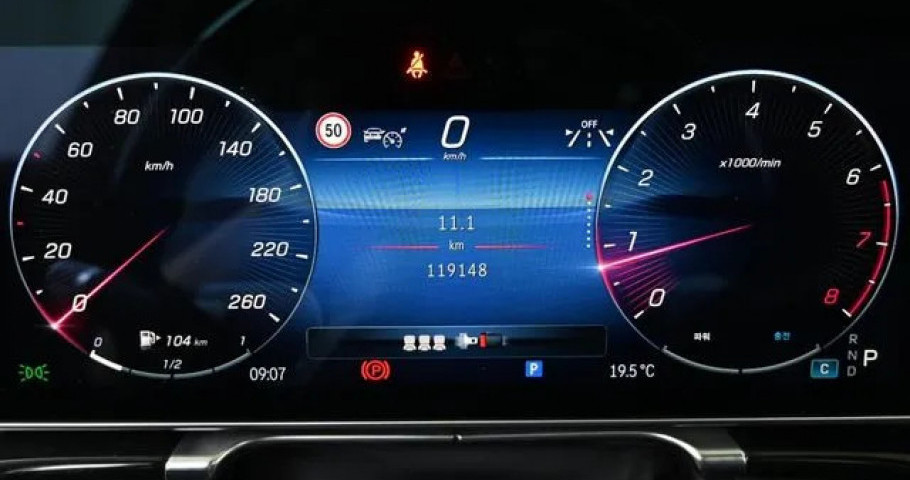 Mercedes-Benz S-Class 