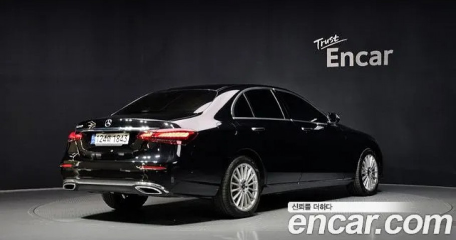 Mercedes-Benz E-Class 