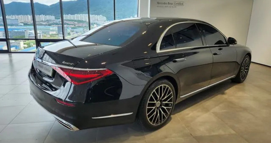 Mercedes-Benz S-Class 