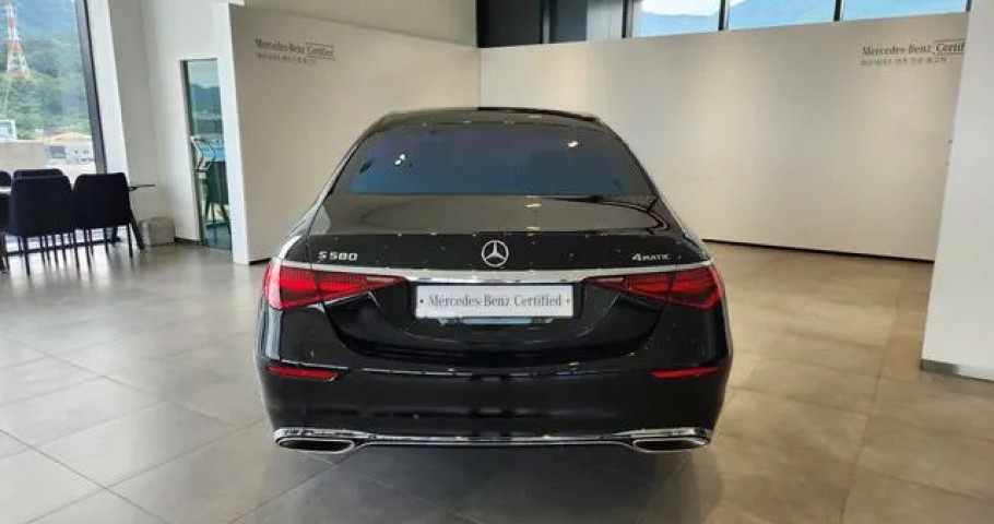 Mercedes-Benz S-Class 
