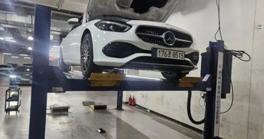 Mercedes-Benz C-Class 