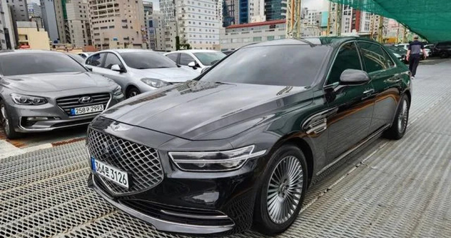Genesis G90 