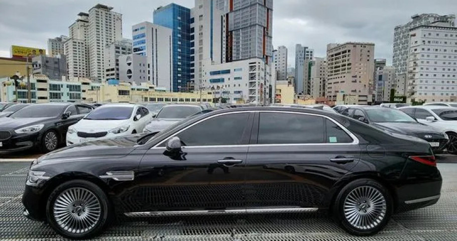 Genesis G90 