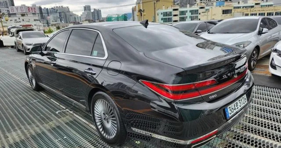 Genesis G90 
