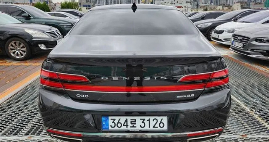 Genesis G90 