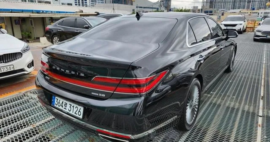 Genesis G90 