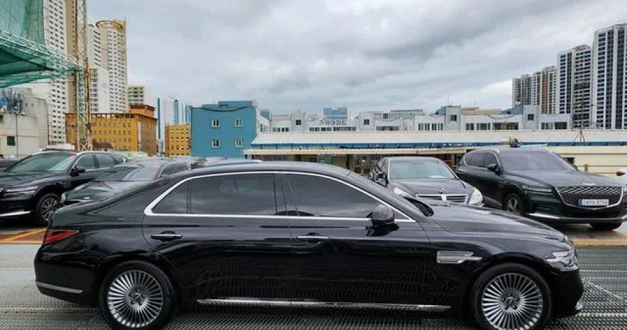 Genesis G90 