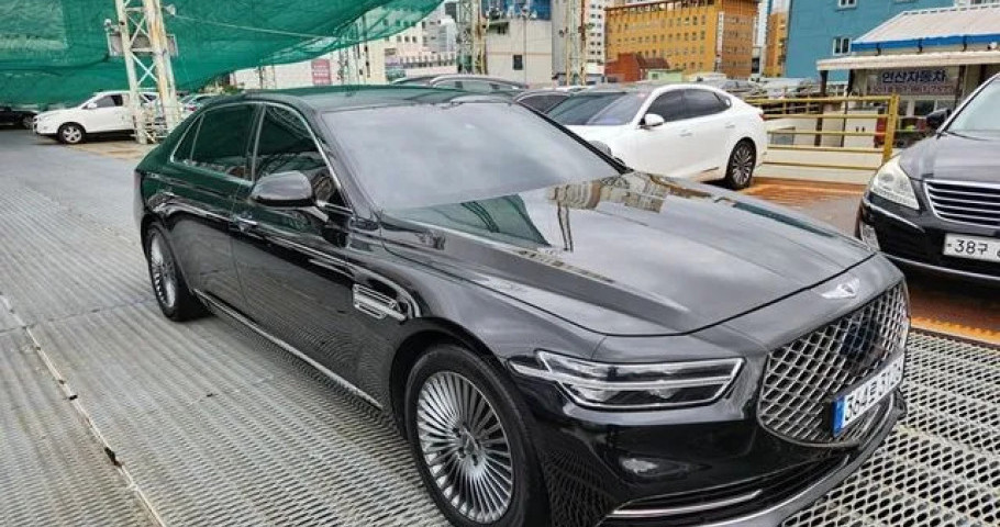 Genesis G90 