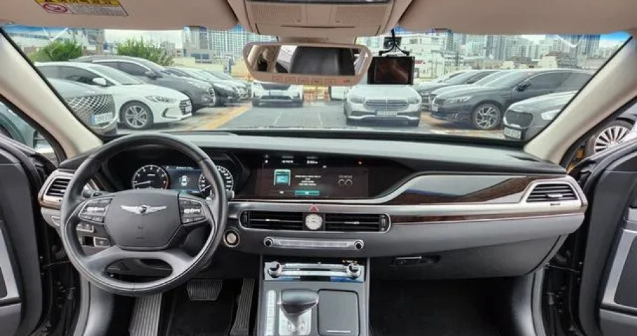 Genesis G90 