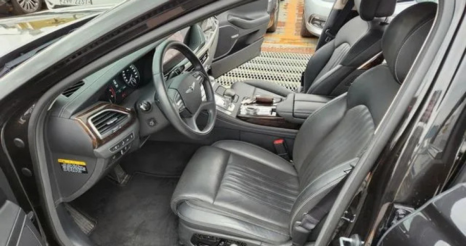 Genesis G90 