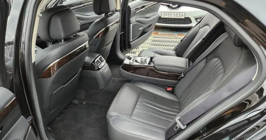 Genesis G90 