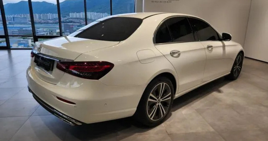Mercedes-Benz E-Class 