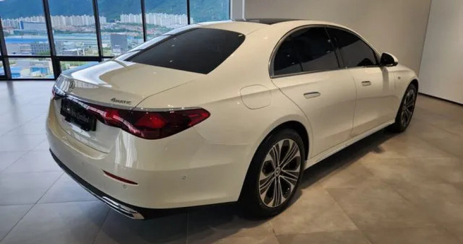 Mercedes-Benz E-Class 