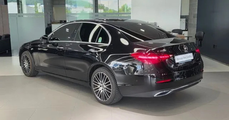 Mercedes-Benz C-Class 