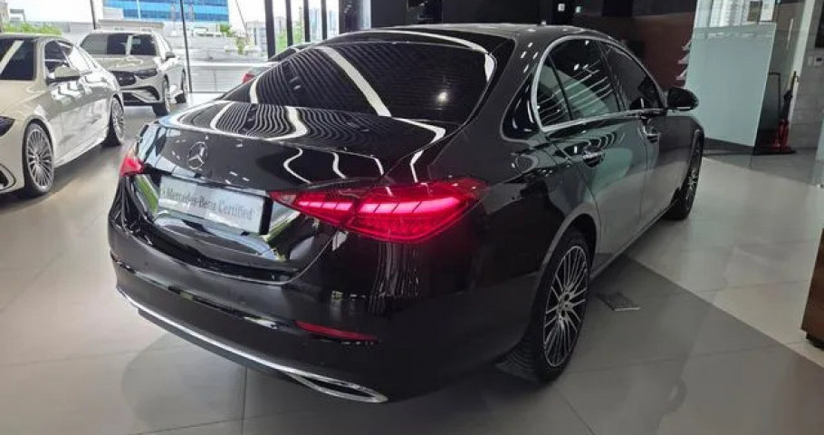 Mercedes-Benz C-Class 