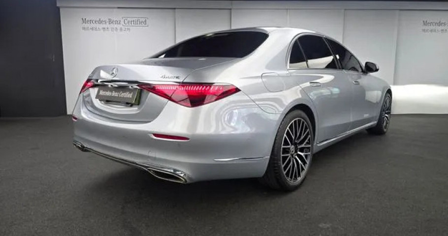 Mercedes-Benz S-Class 