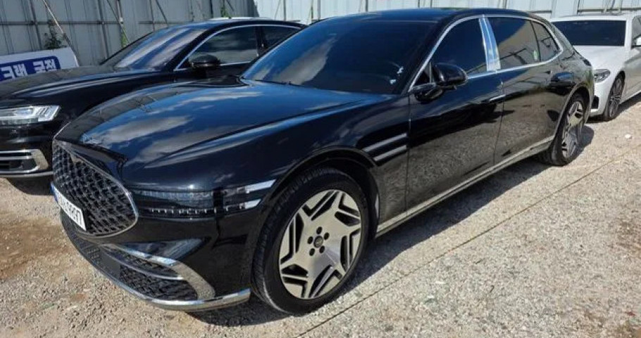 Genesis G90 