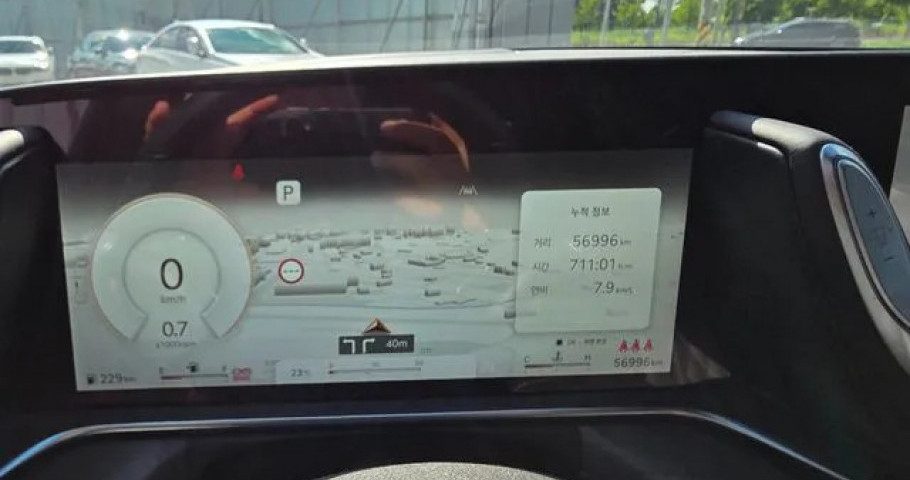 Genesis G90 