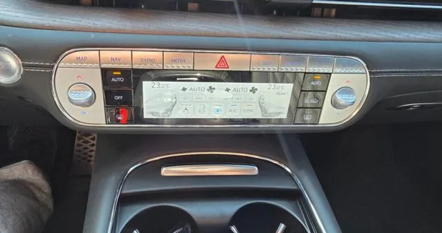 Genesis G90 