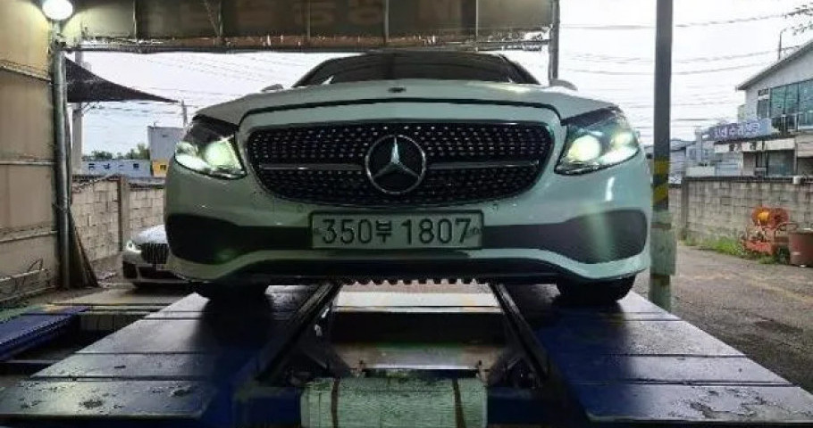 Mercedes-Benz E-Class 