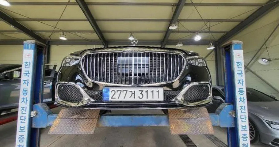 Mercedes-Benz S-Class 