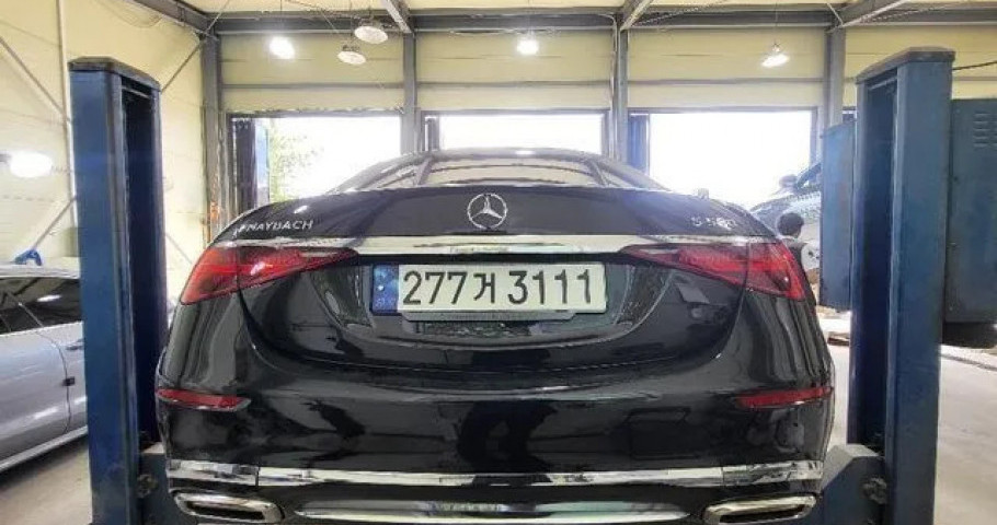 Mercedes-Benz S-Class 