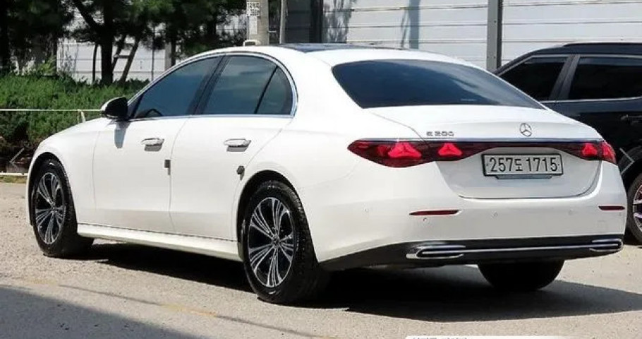 Mercedes-Benz E-Class 