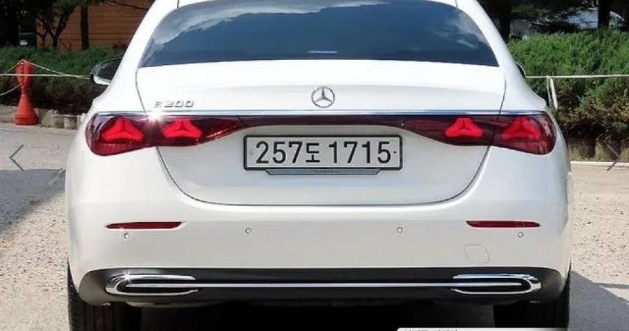 Mercedes-Benz E-Class 