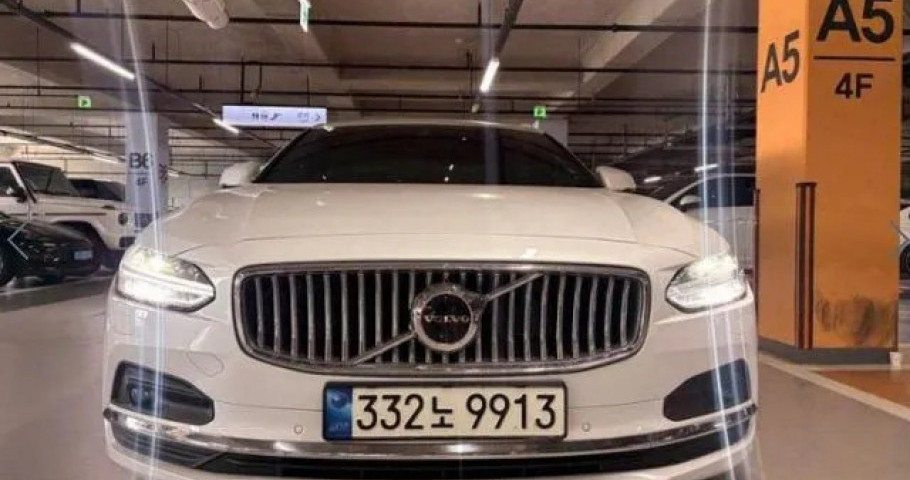 Volvo S90 