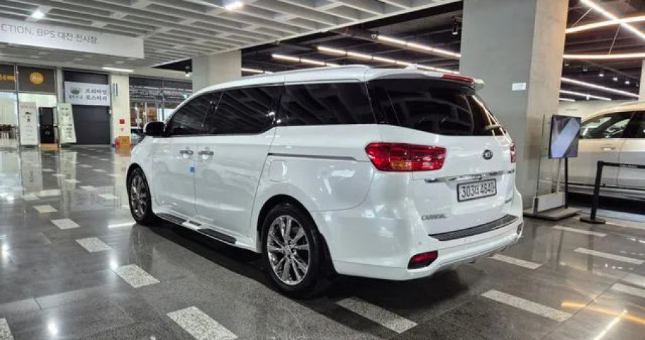 Kia Carnival 