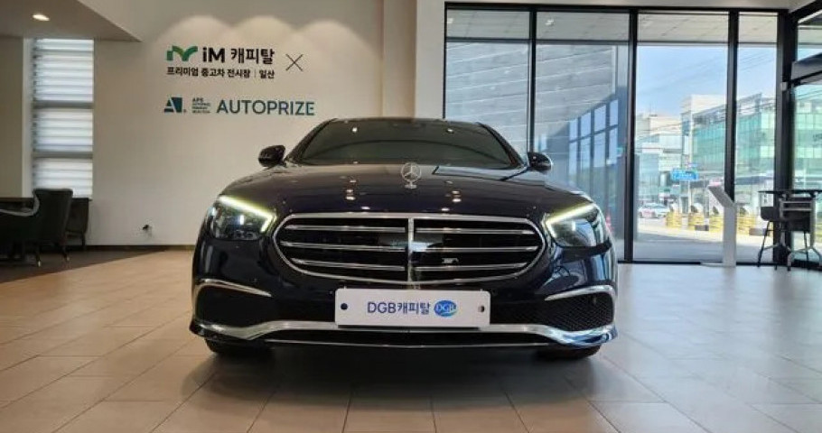 Mercedes-Benz E-Class 