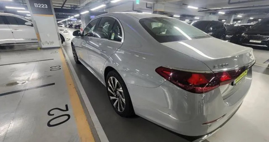 Mercedes-Benz E-Class 